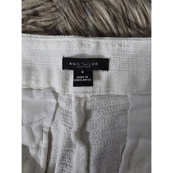 Ann Taylor Factory Women’s White Textured Slim Ankle Pants Size 4 - Picture 4 of 8